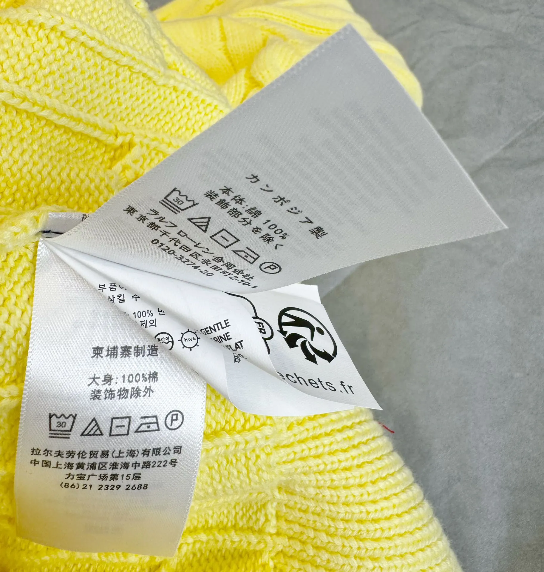 🅿️240 Style number: L05 (lemon yellow) Ralph Lauren RL classic war horse logo embroidery on the chest cable pattern twist button round neck long sleeves buttoned knitted sweater cardigan jacket Color: SIZE: XS S M L Size reference # Length Bust Shoulder width 64 52 45 I will always love sweet girls. The soft and glutinous🧶🫶 style is a very classic cable sweater. It has an American retro college style. It feels very comfortable. It is a must-have item for spring, autumn and winter wardrobes. It also looks good when layered as an inner layer in cold weather. High-density LOGO embroidery on the chest, and original customization of tag accessories. Made of pure cotton yarn 🧶 blended with wool, pure cotton is skin-friendly and comfortable, small label war horse embroidered twist turtleneck sweater 🐎 high quality. Follow the blogger to learn how to wear it! Let’s get a Ralph Lauren cable sweater. It’s a super hard-to-find series after it became popular. It’s hard to find one on the official website. It’s simple and practical to wear, with a lazy and loose feel. The thickened fabric has a more texture, soft and delicate feel, and a loose fit. Whether worn alone or layered, you can wear different styles of fashion with just one piece. ⚠️Contains wool products🦙 Pay attention to the washing method to avoid shrinkage